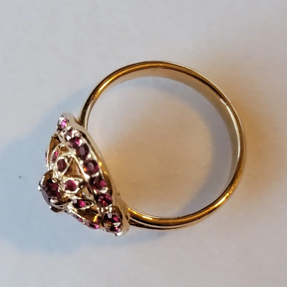 Beautiful Vintage Ring Simulated Ruby Gemstone Cluster Gold Tone Size 8 Flawed